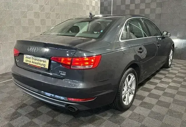 Gebraucht Audi A4 Sport 190 PS (139 kW) 2018 Grau Limousine