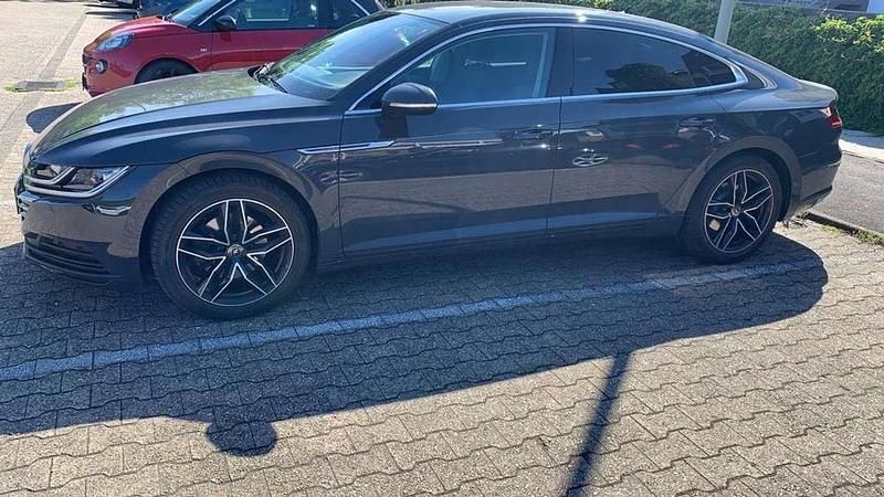 Gebraucht VW Arteon Basis 150 PS (110 kW) 2018 Grau Kleinwagen