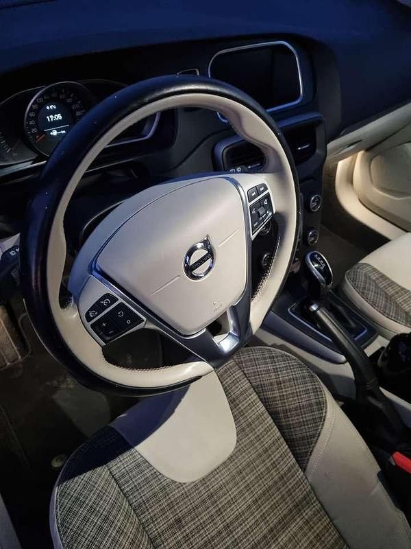 Gebraucht Volvo V40 CC 152 PS (111 kW) 2017 Weiß Kombi