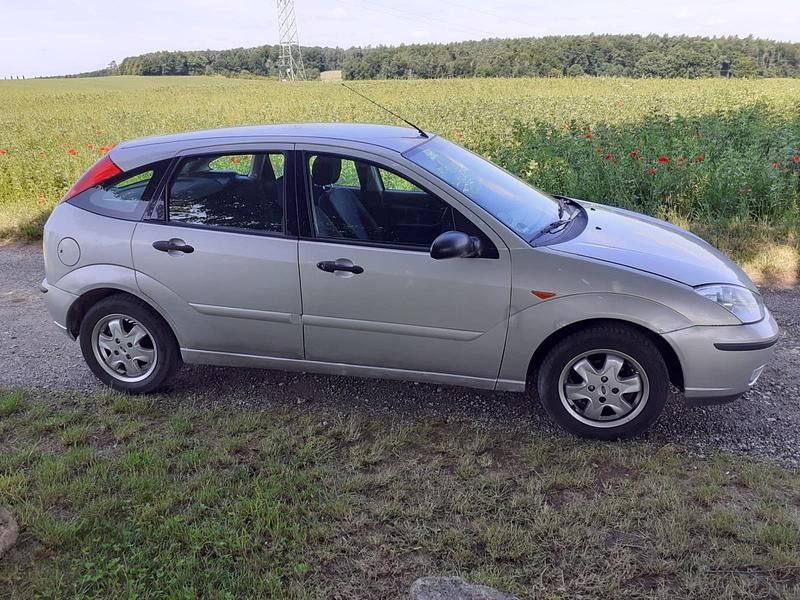 Gebraucht Ford Focus 100 PS (73 kW) 2002 Silber Kleinwagen