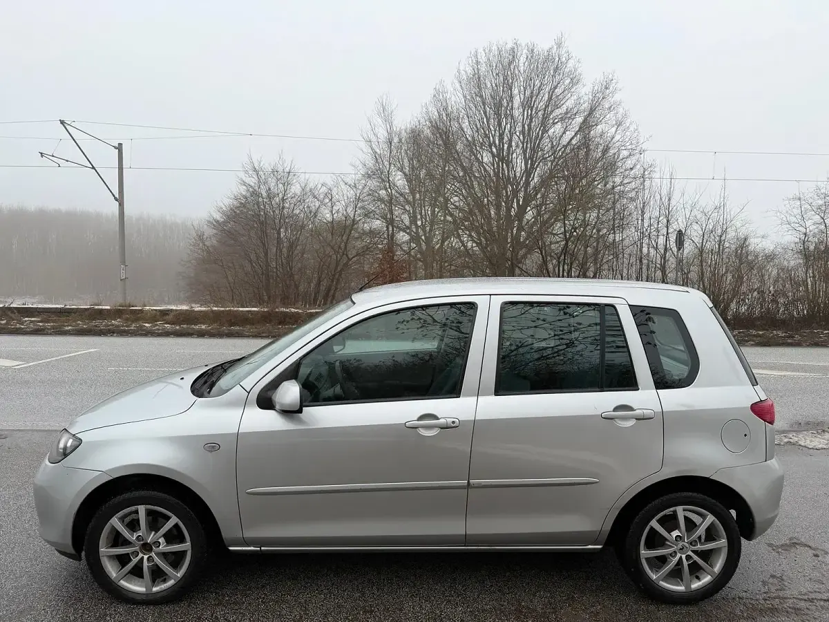 Gebraucht Mazda 2 80 PS (58 kW) 2004 Silber Kleinwagen