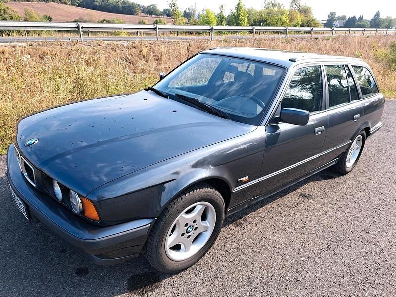 Blau Gebraucht 1996 BMW 520 Kombi | 8.500 € - Bild 1/4