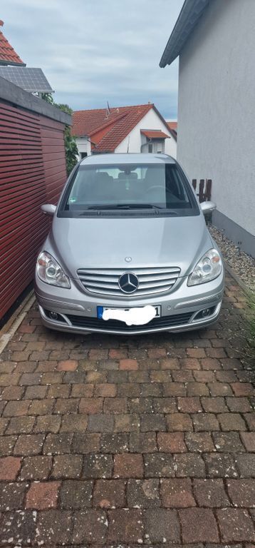 Gebraucht Mercedes B180 109 PS (80 kW) 2008 Silber Van / Kleinbus