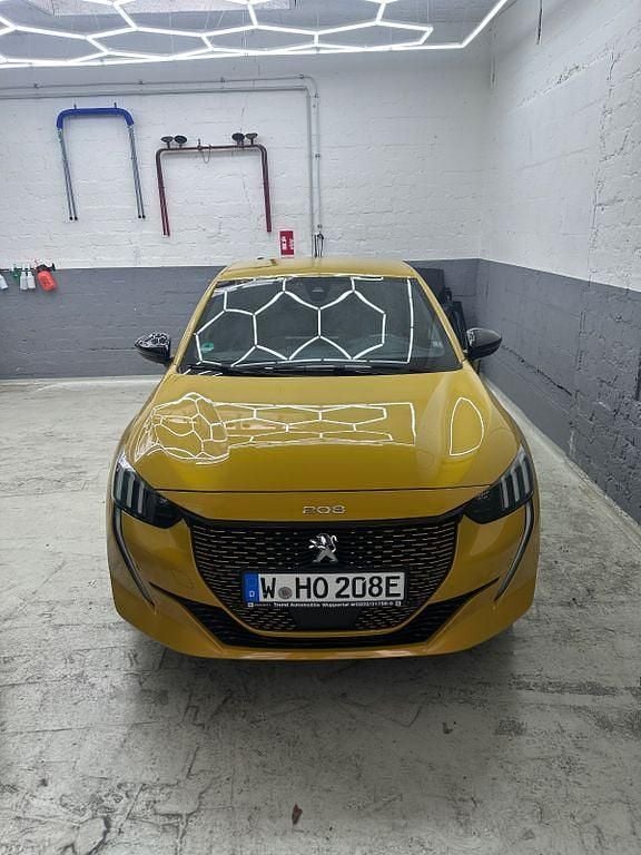Gelb Gebraucht 2020 Peugeot e-208 GT Kleinwagen | 13.800 € (Fairer Preis) - Bild 1/4