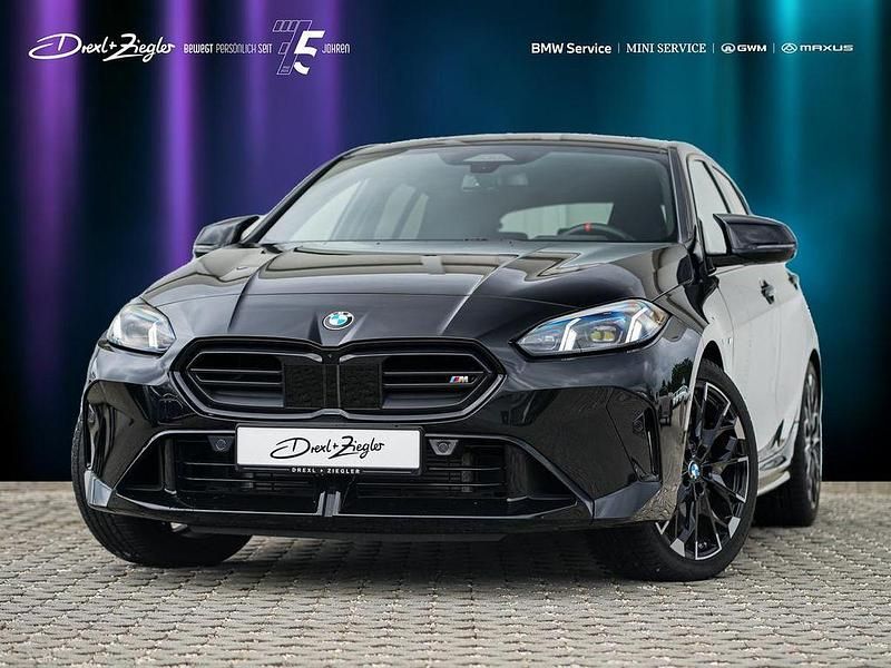 Saphirschwarzmetallic Gebraucht 2025 BMW M135 Performance Kleinwagen | 44.990 € (Superpreis) - Bild 1/4