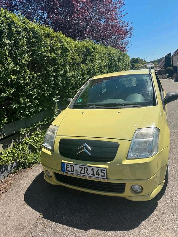 Grün Gebraucht 2006 Citroën C2 Kleinwagen | 2.250 € (Fairer Preis) - Bild 1/4