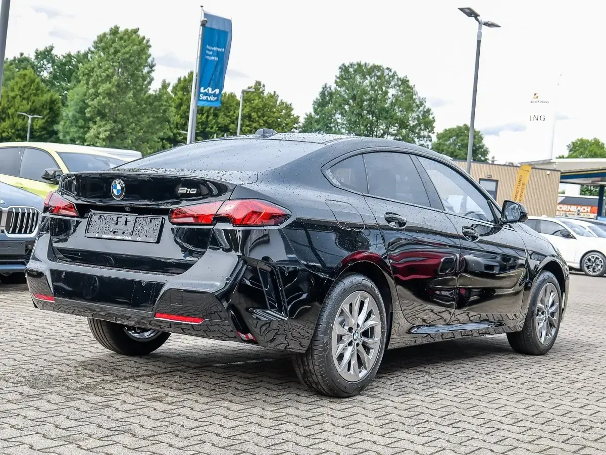 Neu BMW 216 122 PS (89 kW) 2026 Schwarz uni Coupé
