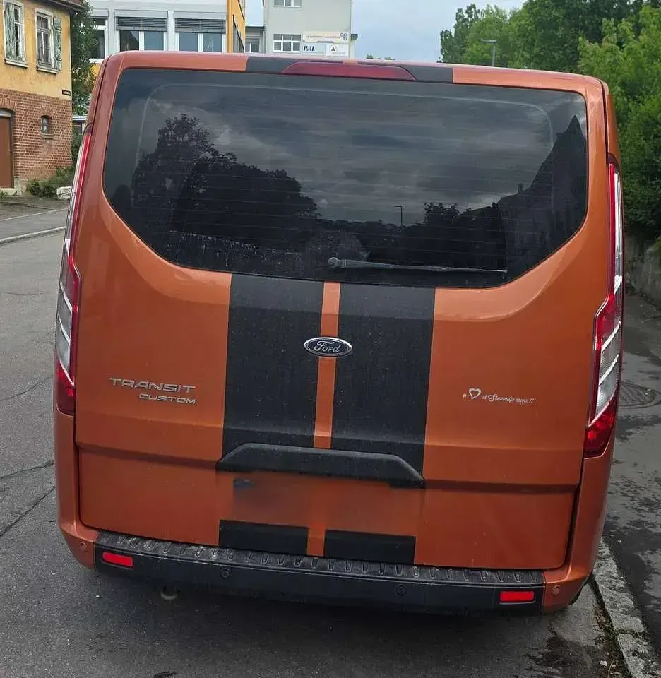Gebraucht Ford Tourneo Titanium 170 PS (125 kW) 2019 Orange Van / Kleinbus