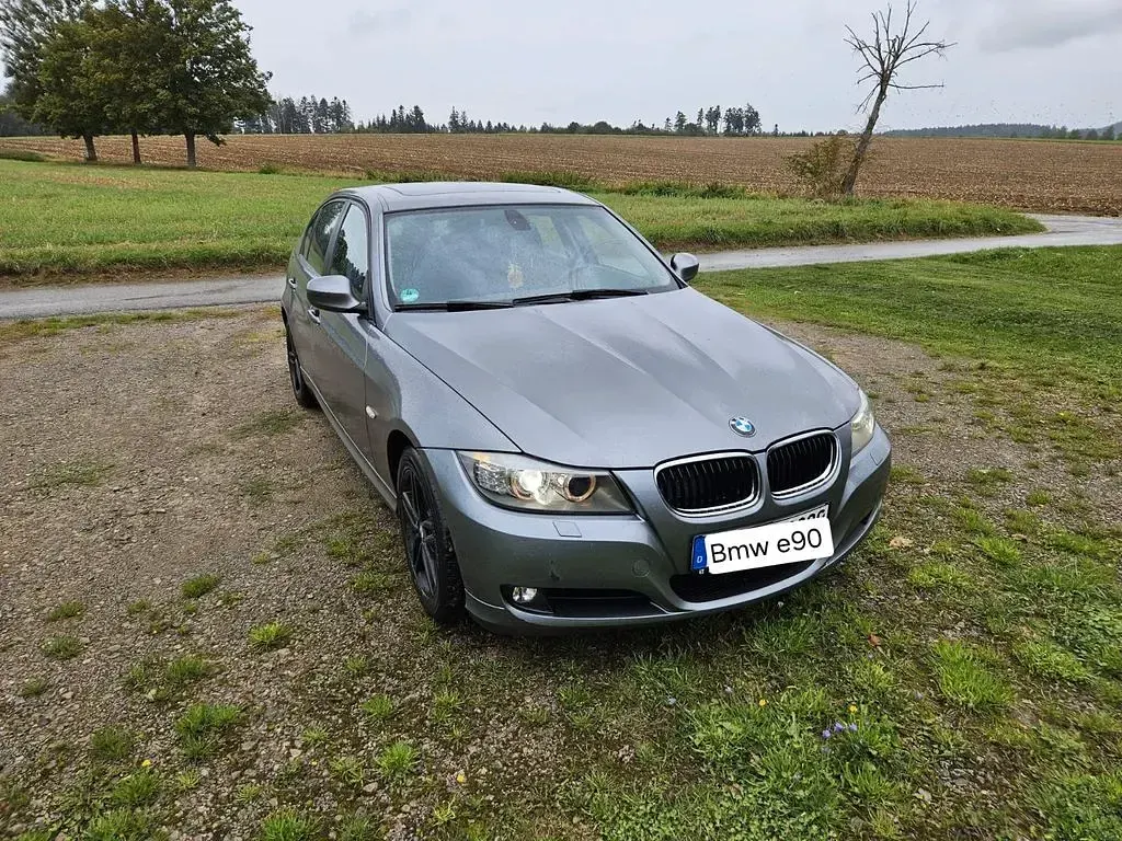 Gebraucht BMW 318 143 PS (105 kW) 2010 Grau Limousine