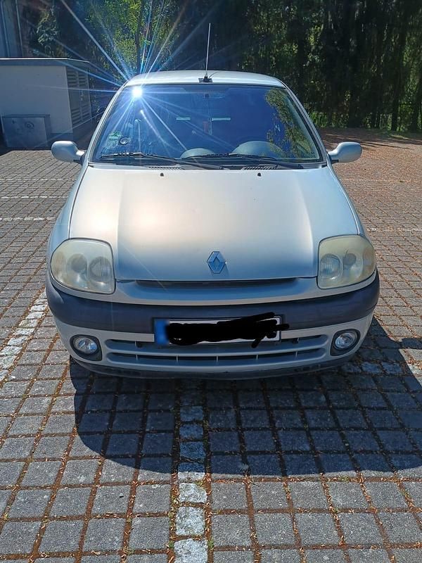 Second-hand Renault Clio II 90 CP (66 kW) 2000 Gri Hatchback