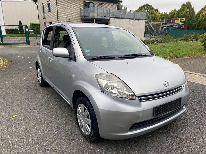 Silber Gebraucht 2007 Daihatsu Sirion Kleinwagen | 1.999 € (Fairer Preis) - Bild 1/4