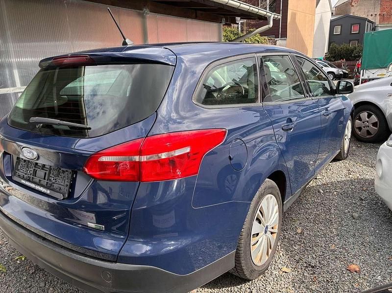 Gebraucht Ford Focus Trend 101 PS (74 kW) 2017 Blau Kombi