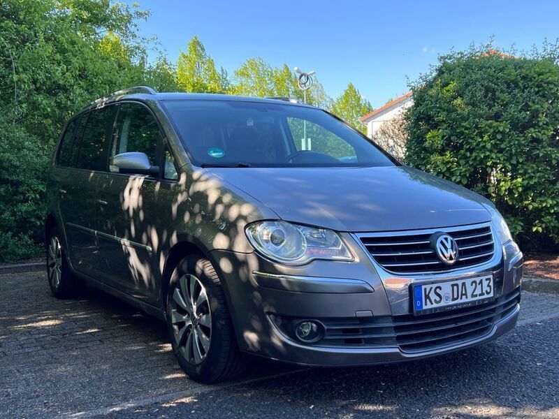 Grau Gebraucht 2007 VW Touran Van / Kleinbus | 5.400 € (Etwas zu teuer) - Bild 1/4