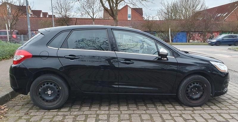 Gebraucht Citroën C4 SELECTION 114 PS (83 kW) 2014 Schwarz Limousine