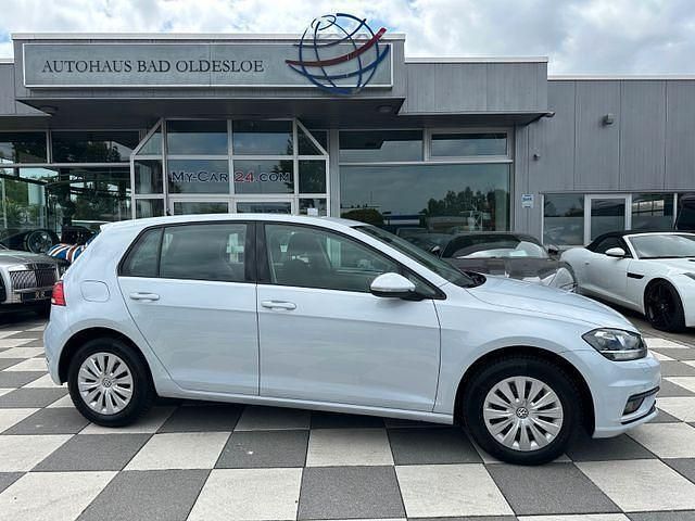 Silber Gebraucht 2019 VW Golf VII Trendline Limousine | 11.500 € (Fairer Preis) - Bild 1/4