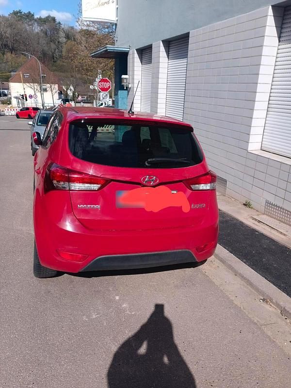 Gebraucht Hyundai ix20 90 PS (66 kW) 2014 Rot Kleinwagen