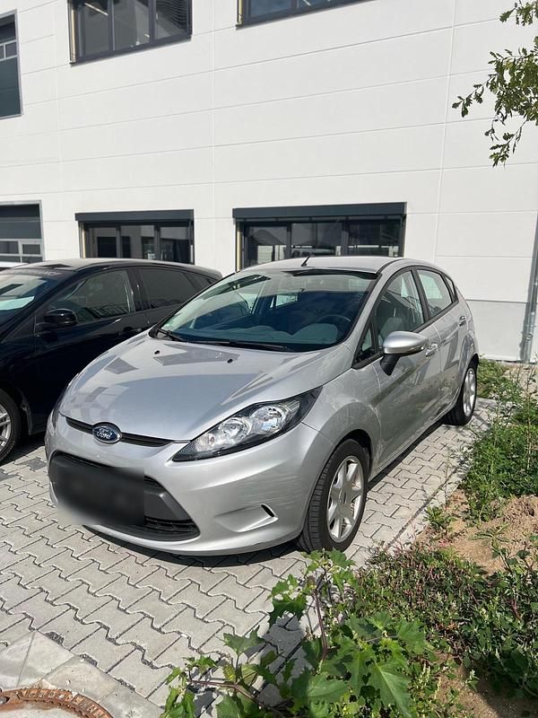 Gebraucht Ford Fiesta Trend 82 PS (60 kW) 2009 Silber Kleinwagen