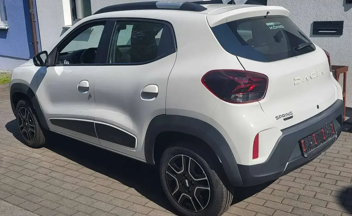 Gebraucht Dacia Spring Essentiel 33 kW (45 PS) 2023 Polarweiss Kleinwagen