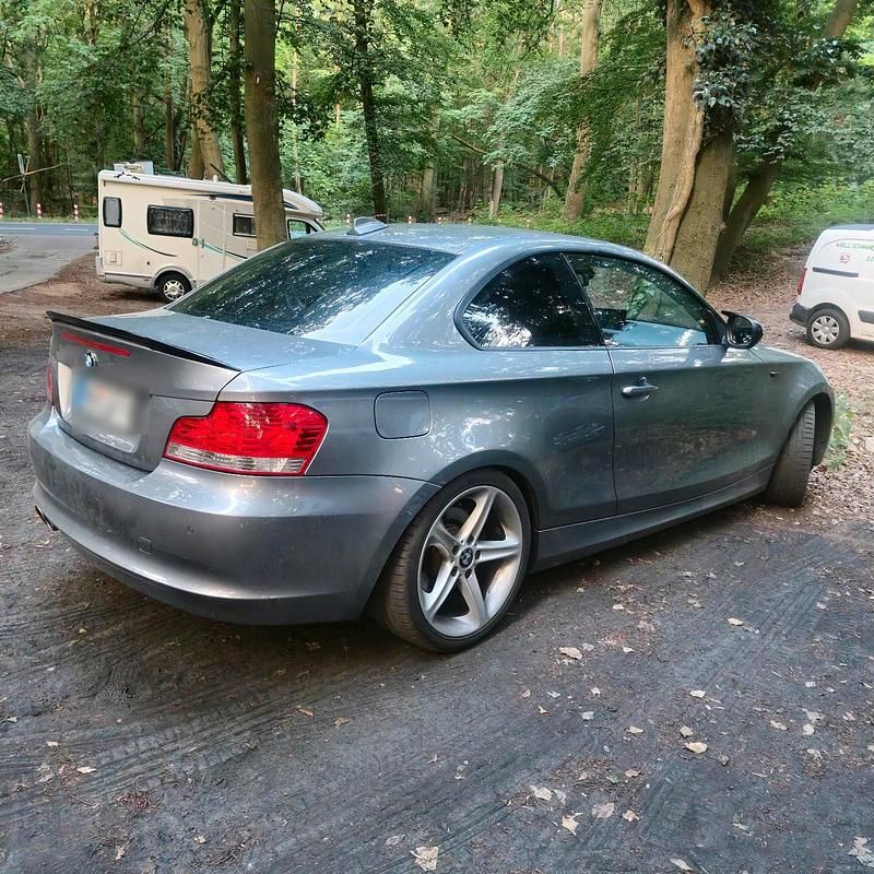 Grau Gebraucht 2010 BMW 120 Coupé M Sport Coupé | 13.300 € (Etwas zu teuer) - Bild 1/4