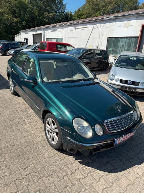 Gebraucht Mercedes E220 Elegance 150 PS (110 kW) 2002 Grün Limousine