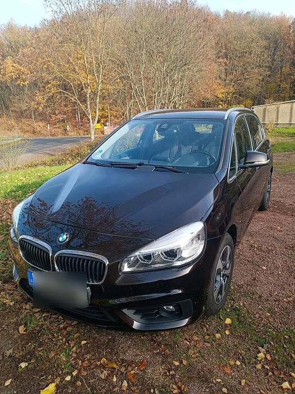 Schwarz Gebraucht 2015 BMW 218 Advantage Kombi | 10.299 € (Superpreis) - Bild 1/4