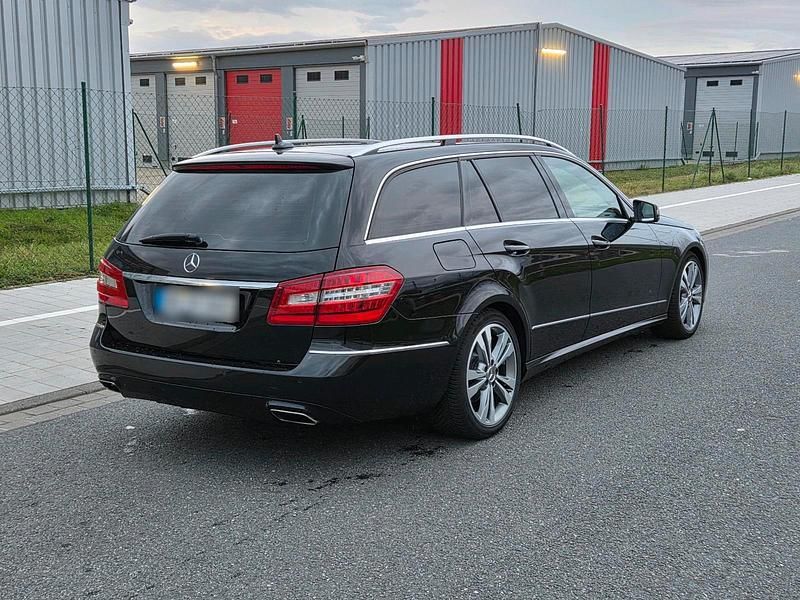 Gebraucht Mercedes E350 265 PS (194 kW) 2012 Schwarz Kombi