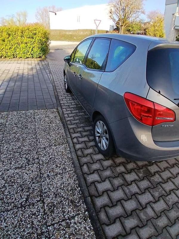 Gebraucht Opel Meriva Edition 140 PS (102 kW) 2014 Van / Kleinbus