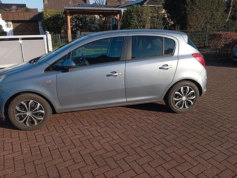 Gebraucht Opel Corsa Edition 101 PS (74 kW) 2010 Silber Kleinwagen