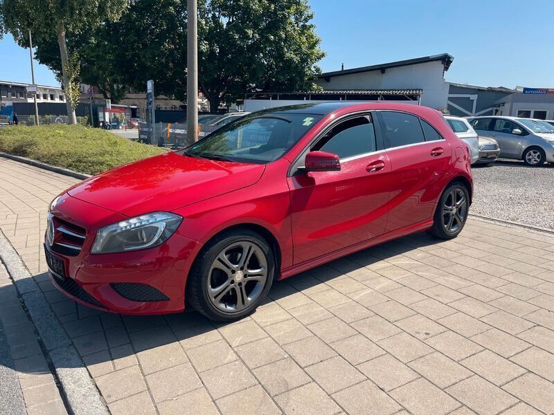 Gebraucht Mercedes A200 156 PS (114 kW) 2013 Rot Limousine