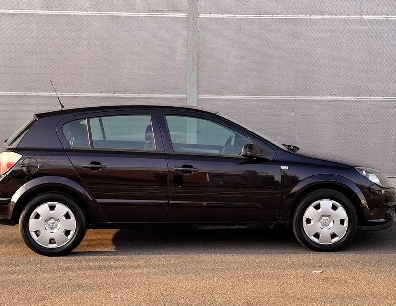 Gebraucht Opel Astra 90 PS (66 kW) 2005 Schwarz Limousine