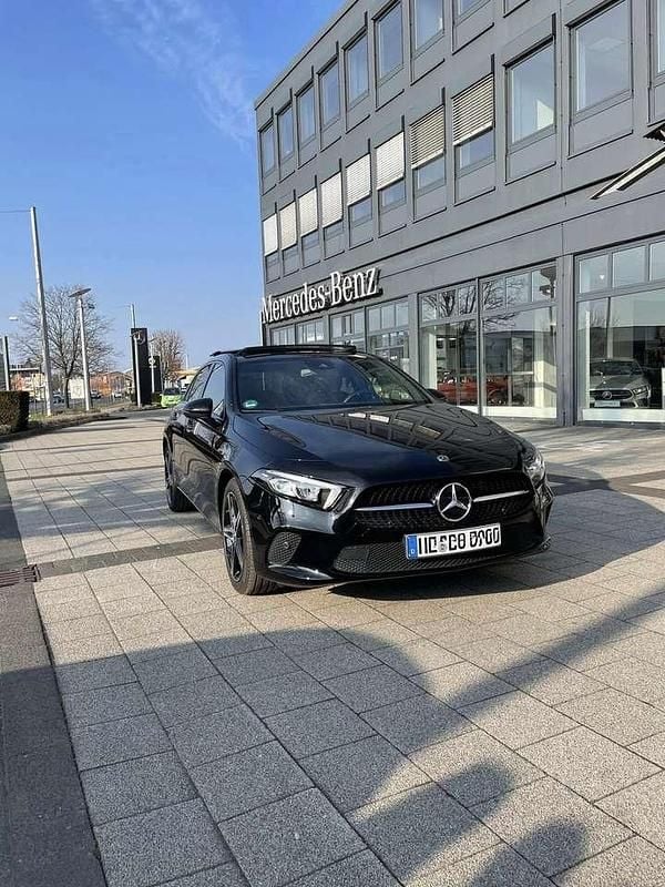 Gebraucht Mercedes A180 Premium 136 PS (100 kW) 2019 Limousine