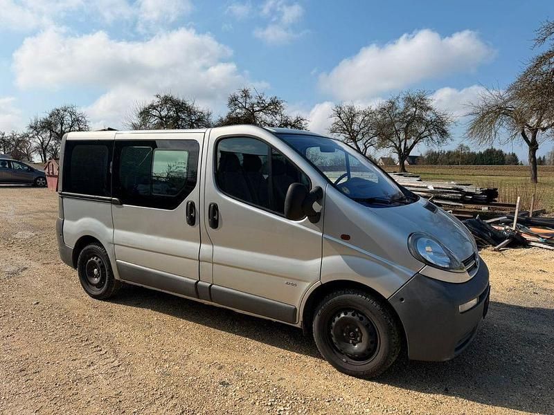 Gebraucht Opel Vivaro 101 PS (74 kW) 2003 Silber Van / Kleinbus