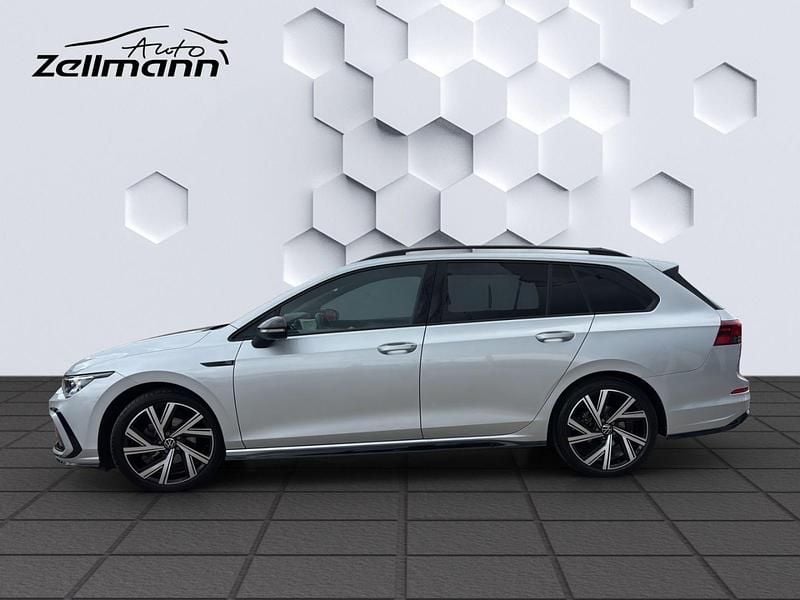 Gebraucht VW Golf VIII R-line 131 PS (96 kW) 2024 Silber Kombi