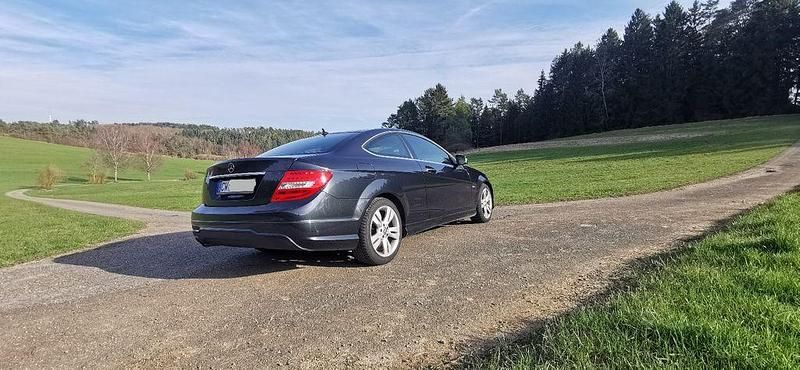Gebraucht Mercedes C180 AMG 156 PS (114 kW) 2011 Schwarz Coupé