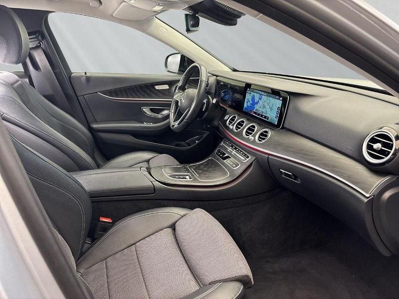Gebraucht Mercedes E220 Avantgarde 194 PS (142 kW) 2022 Silber Kombi