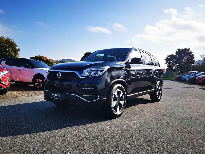 Schwarz Gebraucht 2017 Ssangyong (KGM) Rexton Sapphire SUV | 19.490 € - Bild 1/4