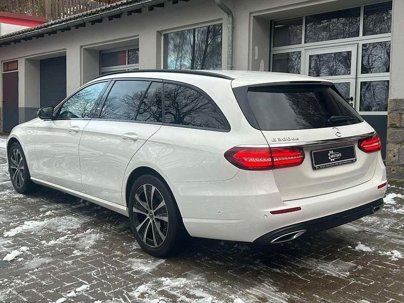 Gebraucht Mercedes E300 Avantgarde 194 PS (142 kW) 2022 Weiß Limousine