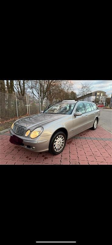 Gebraucht Mercedes E220 150 PS (110 kW) 2005 Grau Kombi