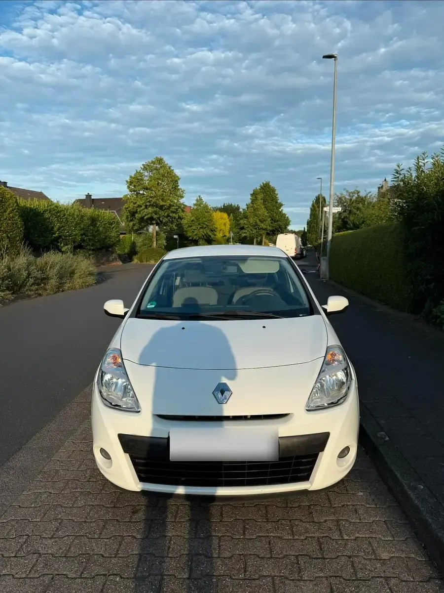 Gebraucht Renault Clio III 75 PS (55 kW) 2011 Weiß Kleinwagen