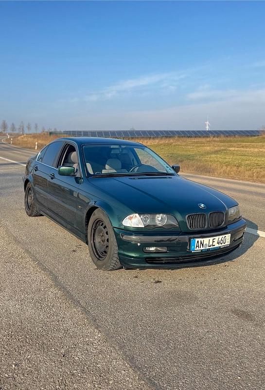 Grün Gebraucht 1998 BMW 320 Limousine | 2.000 € (Fairer Preis) - Bild 1/4