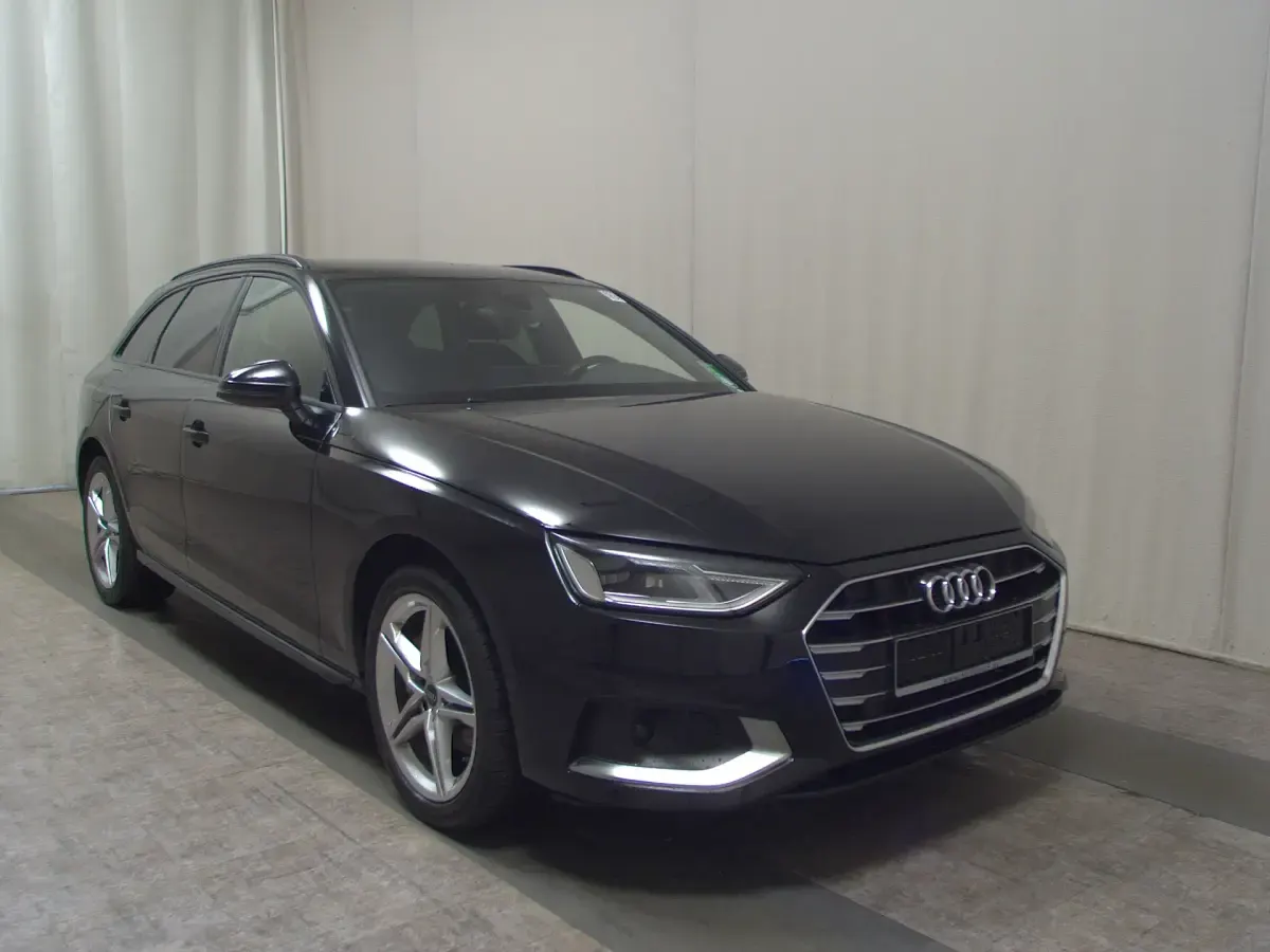 Gebraucht Audi A4 Advanced 204 PS (150 kW) 2022 Schwarz Kombi