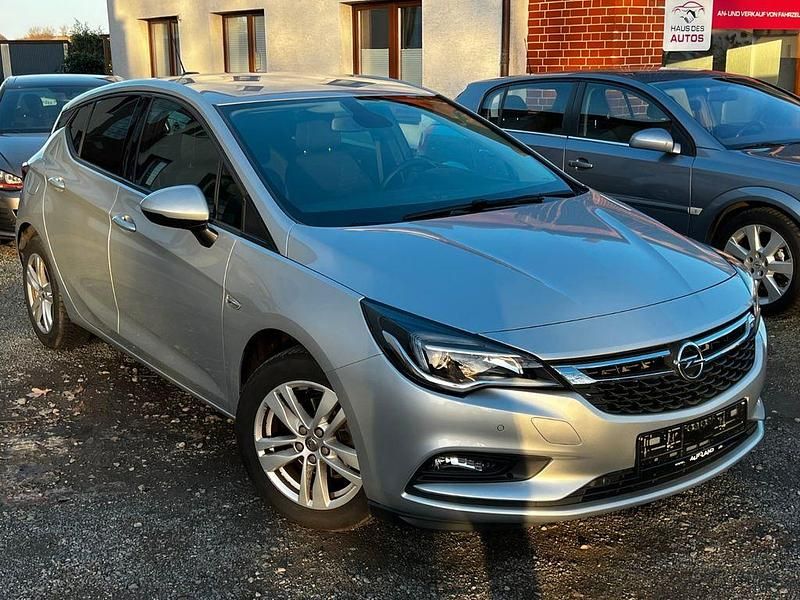 Grau Gebraucht 2017 Opel Astra Dynamic Limousine | 9.990 € (Superpreis) - Bild 1/4