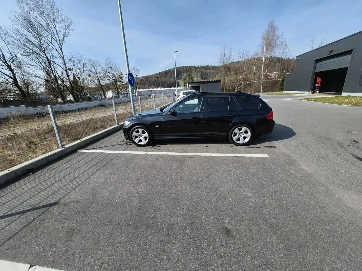 Gebraucht BMW 318 143 PS (105 kW) 2010 Schwarz Kombi