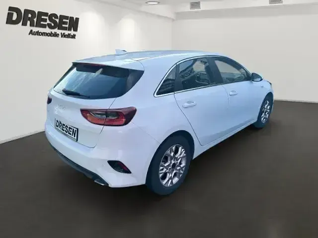 Gebraucht Kia Ceed Vision 160 PS (117 kW) 2022 Weiß Kleinwagen