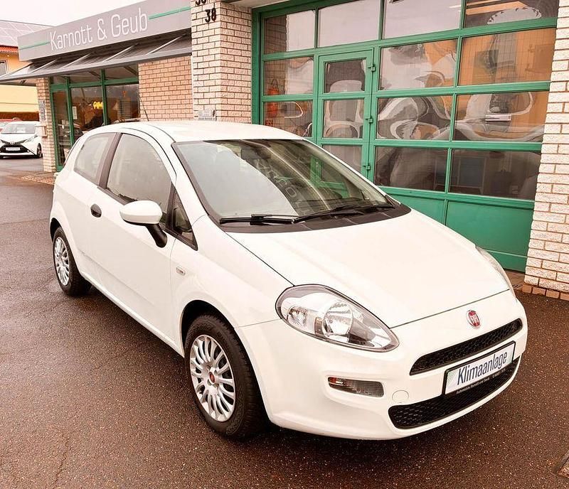 Gebraucht Fiat Punto Pop 69 PS (50 kW) 2015 Weiß Kleinwagen