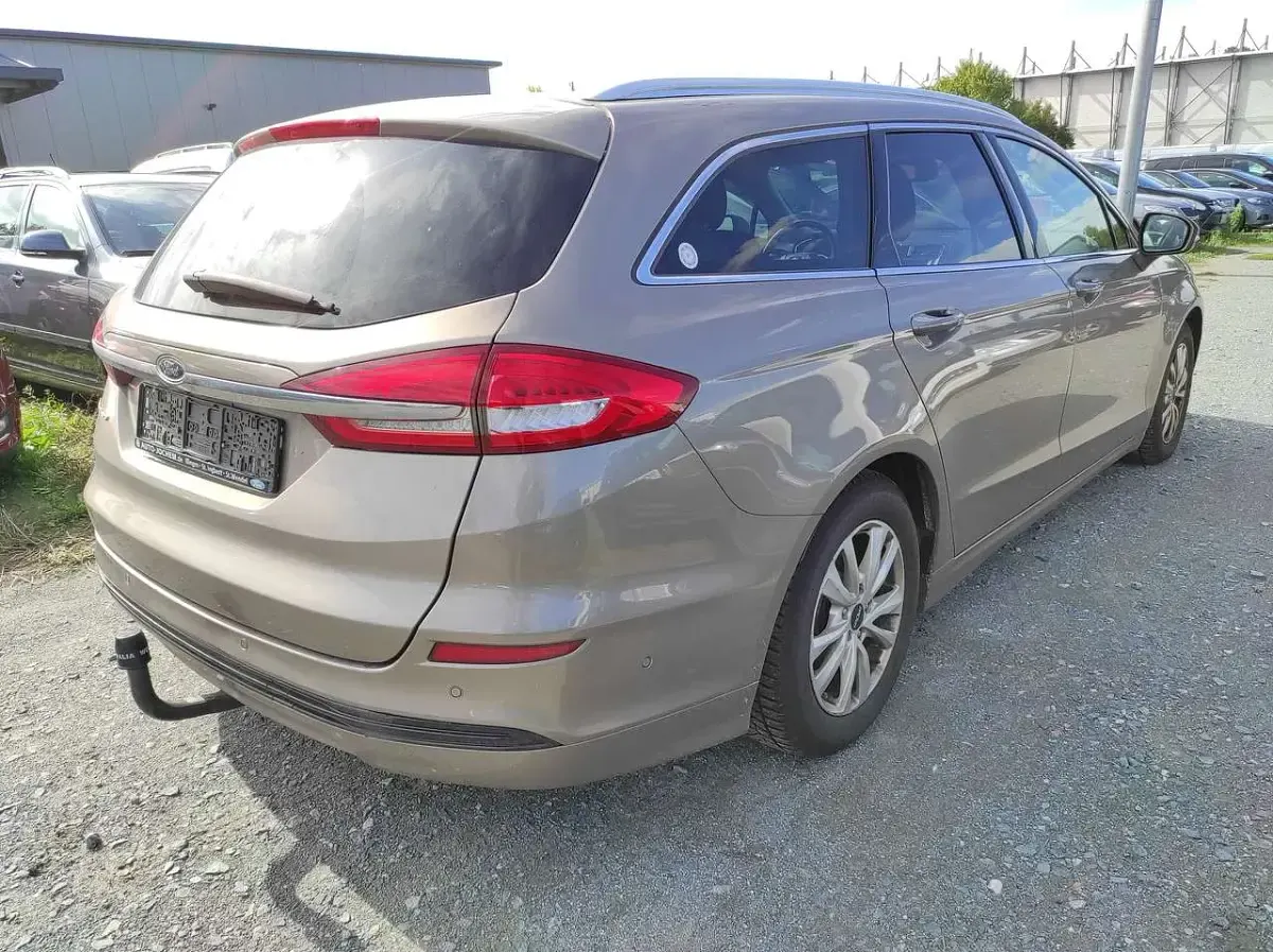Gebraucht Ford Mondeo Titanium 150 PS (110 kW) 2019 Diffused silver Kombi