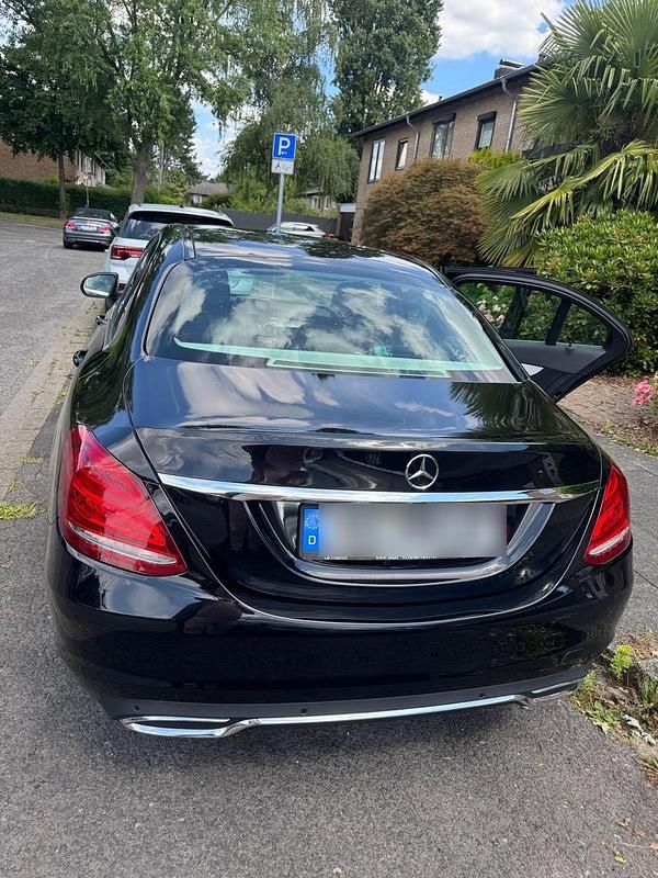 Gebraucht Mercedes C180 156 PS (114 kW) 2018 Schwarz Limousine