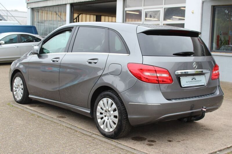 Gebraucht Mercedes B180 109 PS (80 kW) 2016 Grau Van / Kleinbus