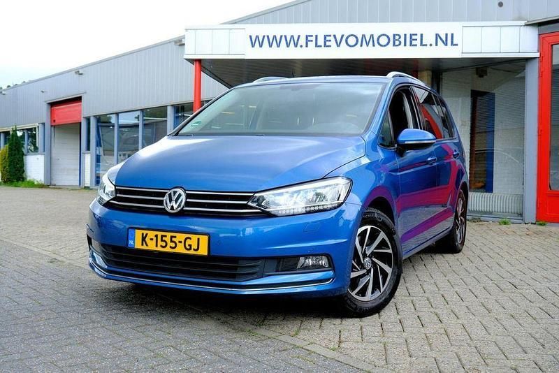 Blau Gebraucht 2019 VW Touran Comfortline Van / Kleinbus | 14.950 € (Guter Preis) - Bild 1/4