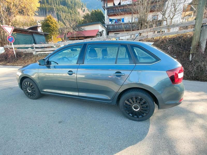 Gebraucht Skoda Rapid Style 95 PS (69 kW) 2018 Grau Kleinwagen